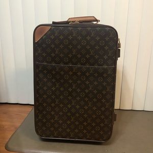Louis Vuitton Pegase 55 Luggage